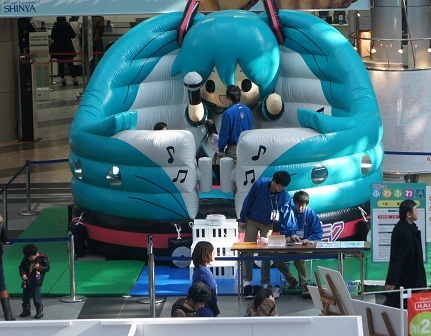 SNOW MIKU 2013レポ】新千歳空港の様子をレポ！普通に楽しんでしまい